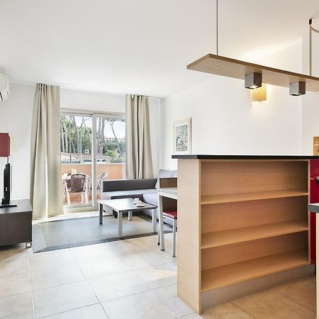 Aparthotel Bardon Castelldefels Bagian luar foto