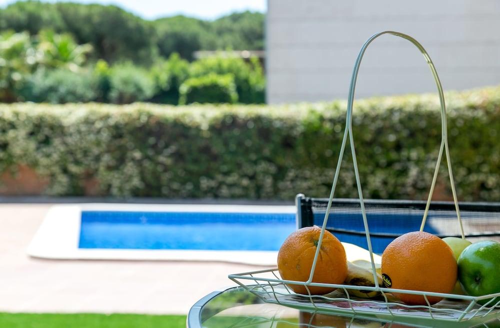 Aparthotel Bardon Castelldefels Bagian luar foto