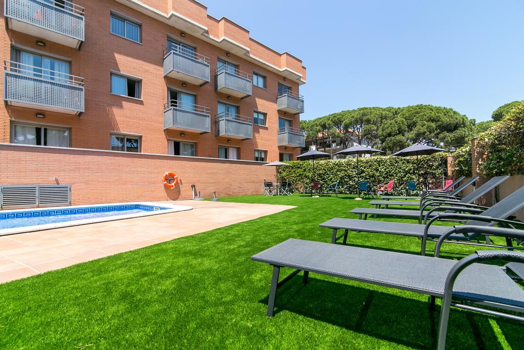 Aparthotel Bardon Castelldefels Bagian luar foto